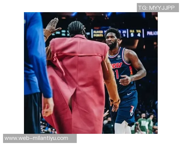 76人客战绿军登机照曝光恩比德微笑乌布雷粉色拖鞋引关注 76人客战绿军登机照曝光恩比德微笑乌布雷粉色拖鞋引关注