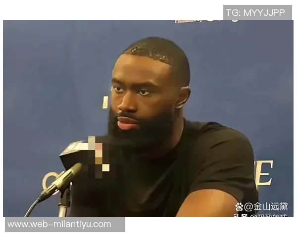 杰伦布朗轻松发挥仅用25分钟便斩获19分6篮板6助攻的精彩表现