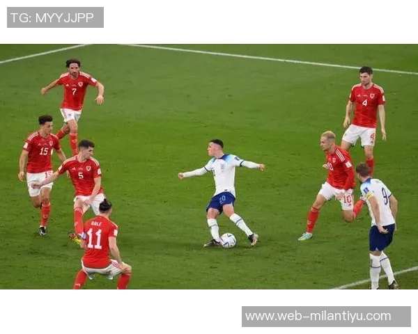 奥卡福精准直塞助攻勒温转身射门遭维卡里奥神勇扑救 奥卡福精准直塞助攻勒温转身射门遭维卡里奥神勇扑救