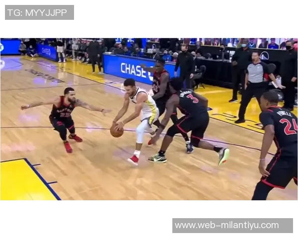 库里首节表现抢眼8投4中斩获11分外加3助攻1封盖展现全能实力