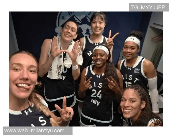 李月汝携手斯图尔特与奥贡鲍尔共战Unrivaled联赛展现强大实力 李月汝携手斯图尔特与奥贡鲍尔共战Unrivaled联赛展现强大实力