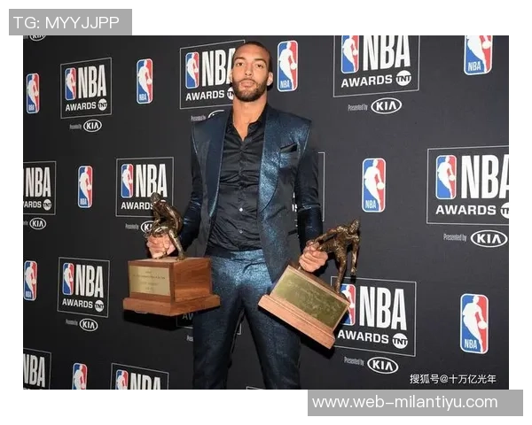 芬奇称赞戈贝尔防守能力极强认为他是联盟顶尖防守球员之一 芬奇称赞戈贝尔防守能力极强认为他是联盟顶尖防守球员之一