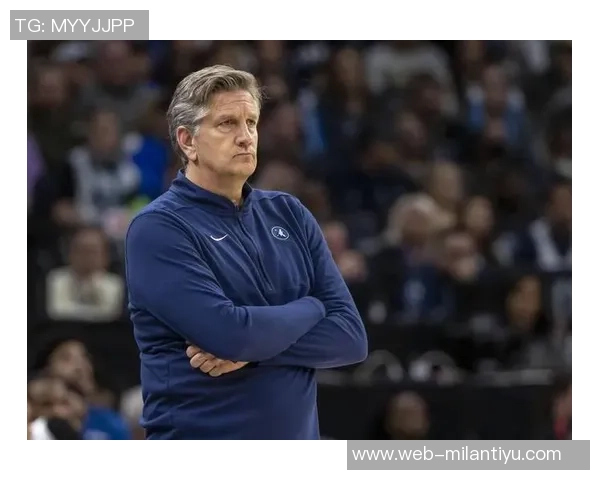 芬奇谈球队困境：团结一致共克时艰的决心与信念