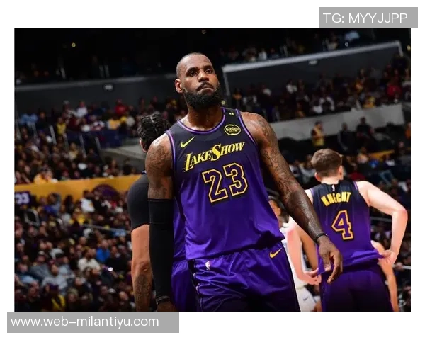 詹姆斯谈比赛僵局时持球策略称之前打法依然有效