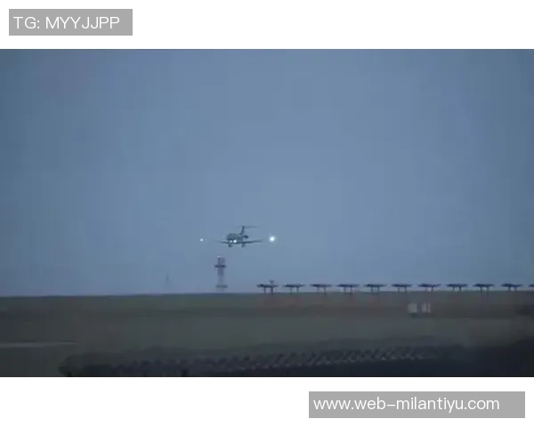 新援格伊抵达曼彻斯特预计今日完成体检开启新征程