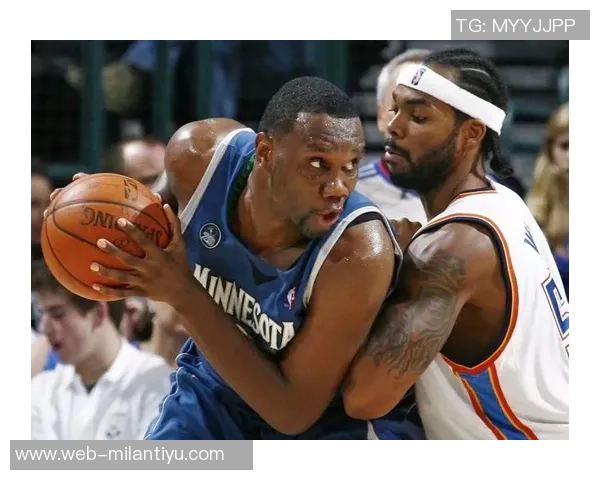 姚明与篮网新秀杰明同框合影引发热议谁能在巨人面前不变矮人