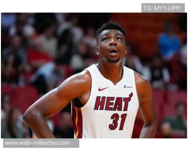 托马斯布莱恩特绝杀被帽愤怒推开摄像头引发热议