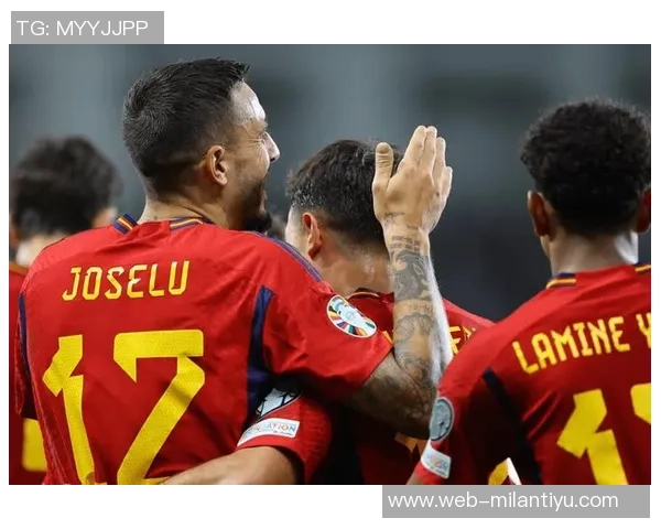 巴萨今日训练前为西班牙列车事故遇难者举行默哀仪式表达哀悼之情