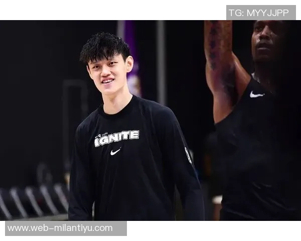 曾凡博亮相澳门布鲁克林篮网全队正式抵达开启新征程 曾凡博亮相澳门布鲁克林篮网全队正式抵达开启新征程