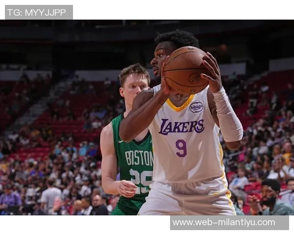 夸梅直言布朗尼在大学表现平平不及部分高中球员的潜力与实力 夸梅直言布朗尼在大学表现平平不及部分高中球员的潜力与实力